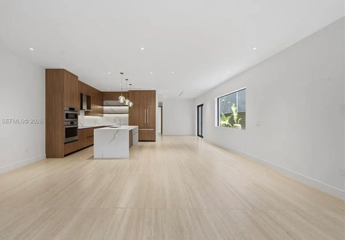 2970 W Trade Ave — Photo 4