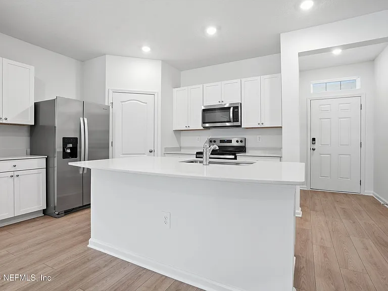 32 Pasadena Dr — Photo 9