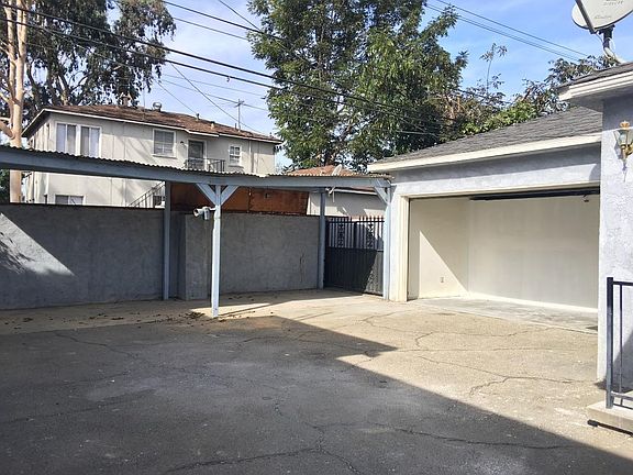5th image of 1227 N Screenland Dr