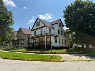 637 8th St, Waukegan, IL 60085