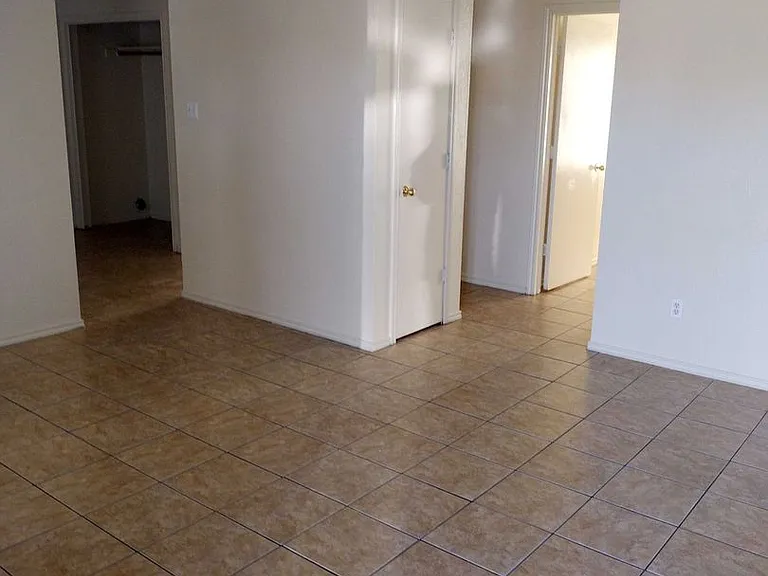 1504 Windward Dr — Photo 4