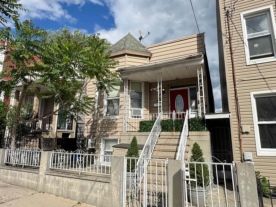 64 Cambridge Ave #1
