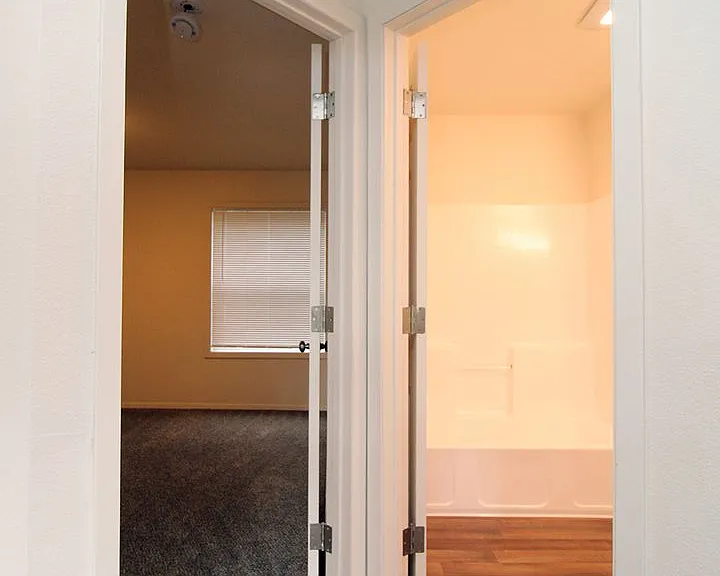 McKenzie Court — Photo 15
