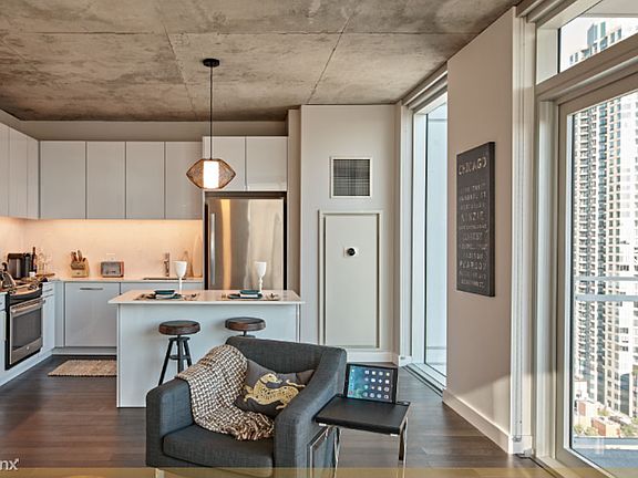 220J-apartments-for-rent-walking-distance-to-merchandise-mar