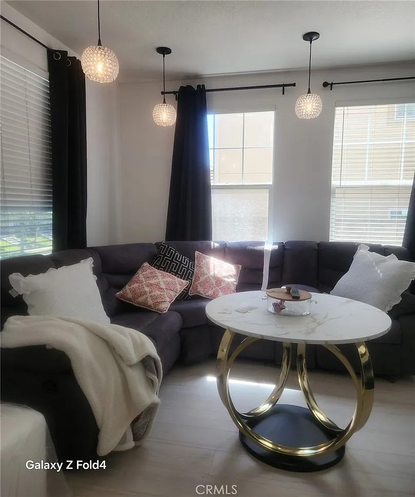 3 bed, 1714 sqft, $5,800 — Photo 2