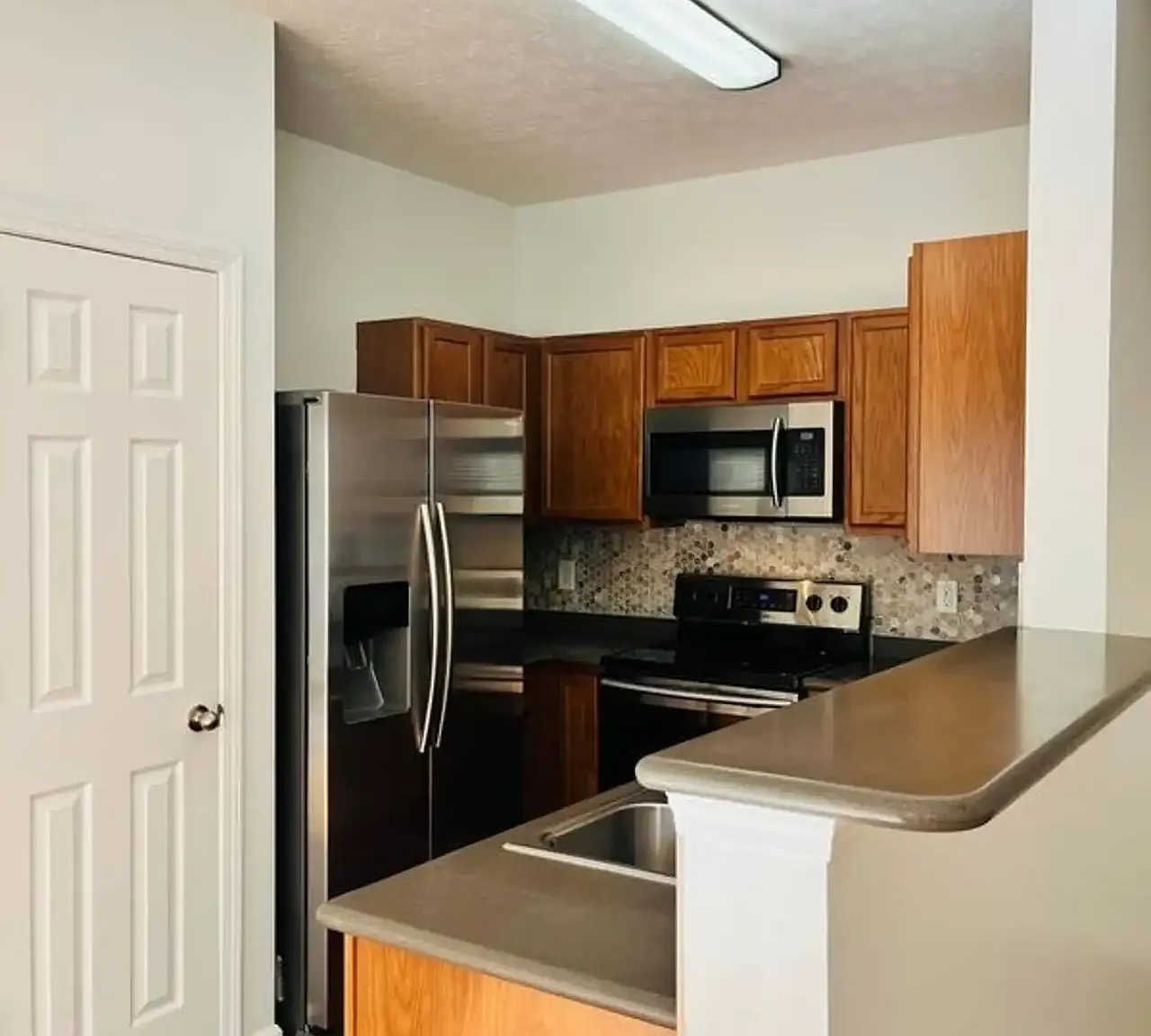 3 bed, 2.5 bath, 1574 sqft, $2,000 — Photo 4