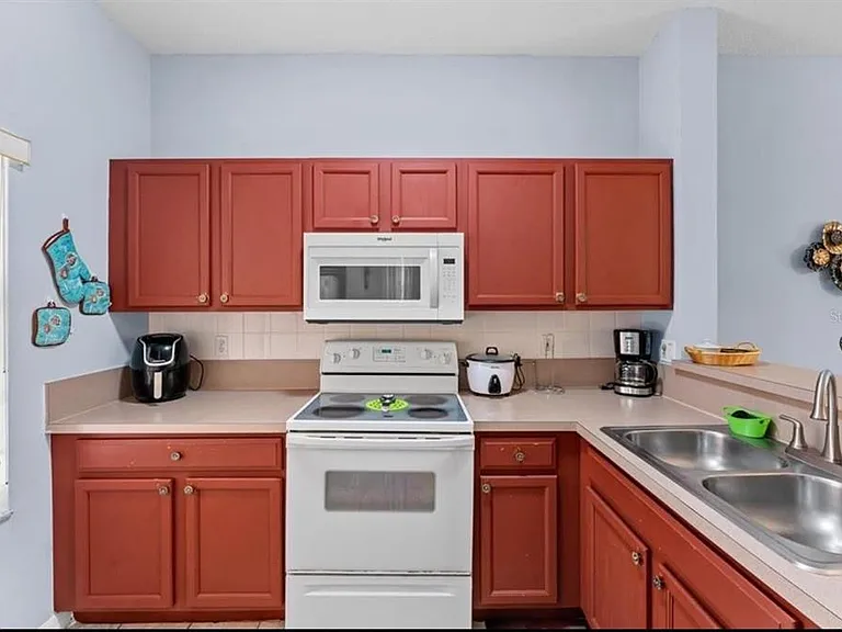 1017 Park Ridge Cir — Photo 5