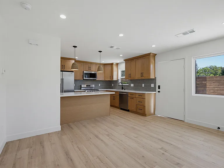 2036 Pomona Ave #C — Photo 12