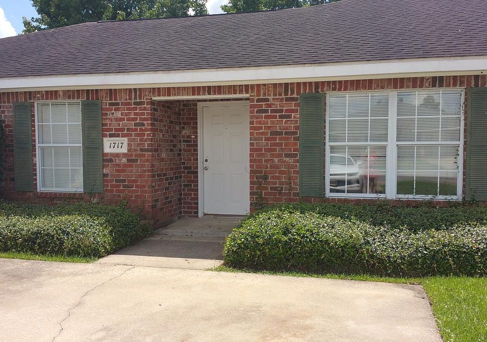 1st image of 1717 N Tallowood Dr