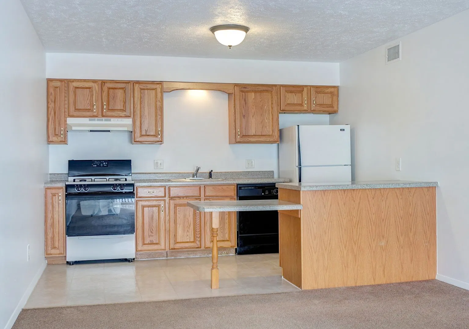 Highland Hills Apartments — Photo 2