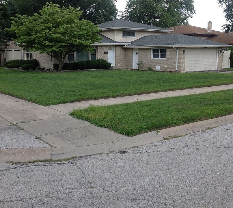 1st image of 928 E 172nd St