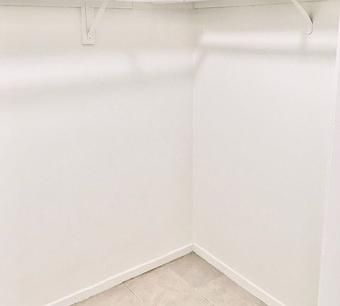 Master closet right side