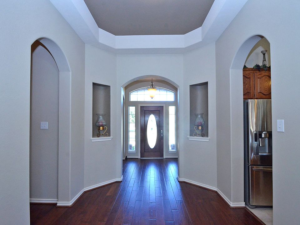 1st image of 1002 Riverchase Dr