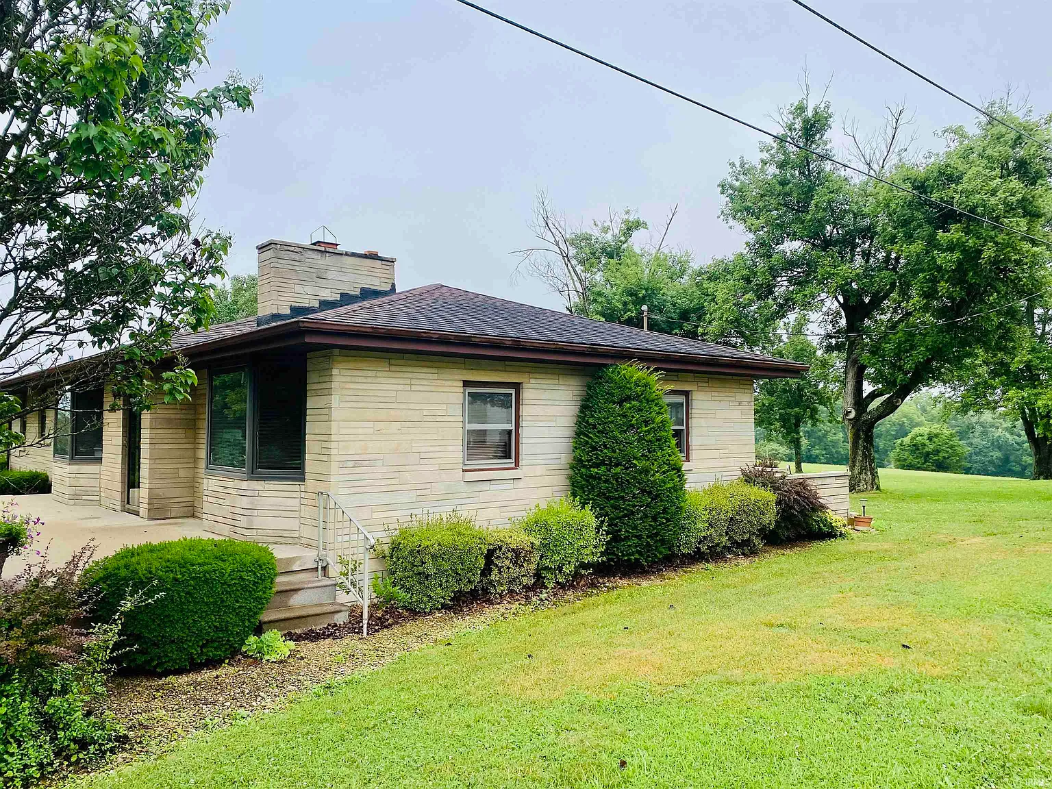 3 bed, 2.0 bath, 2425 sqft, $3,300 — Photo 2