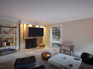 2420 Cross Hill Rd, Louisville, KY 40206