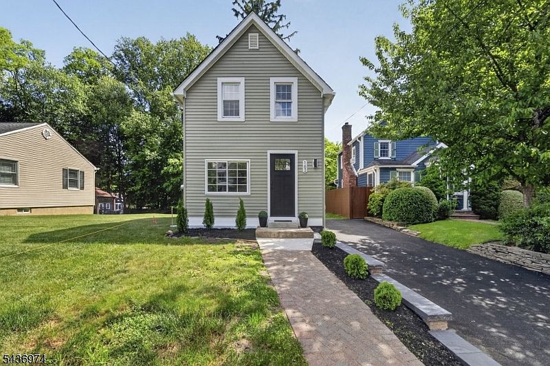 1st image of 162 Grannis Ave