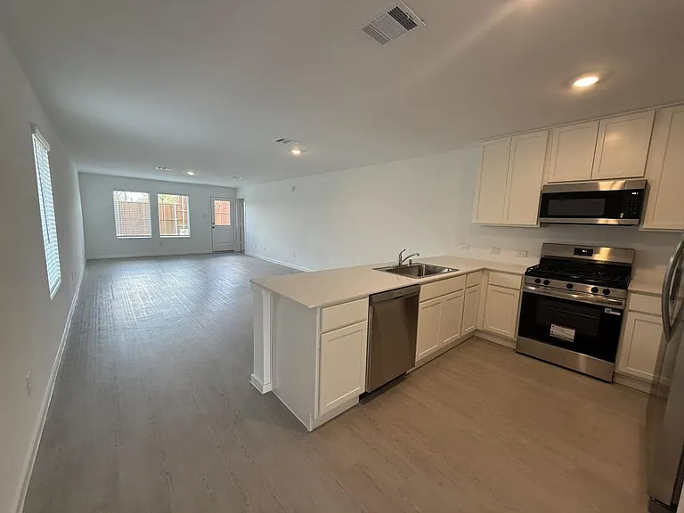 2524 Guineas Ln — Photo 7