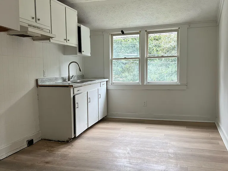 1613 Dewitt St #C — Photo 1