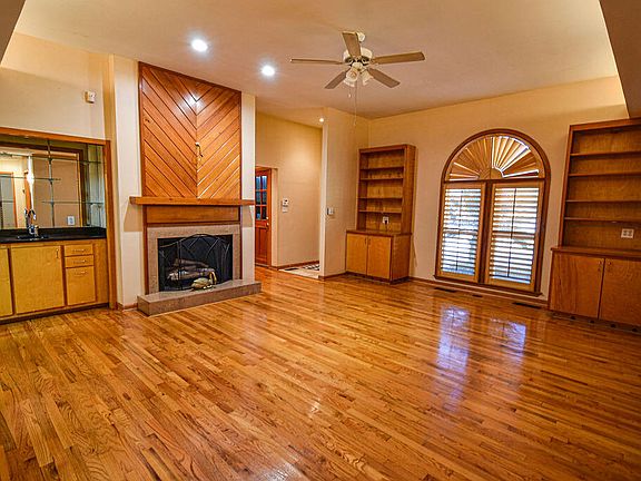5th image of 893 Heyward Dr