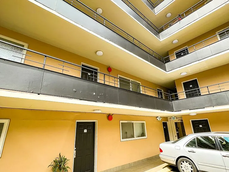 Mercer Vista Apartments — Photo 18