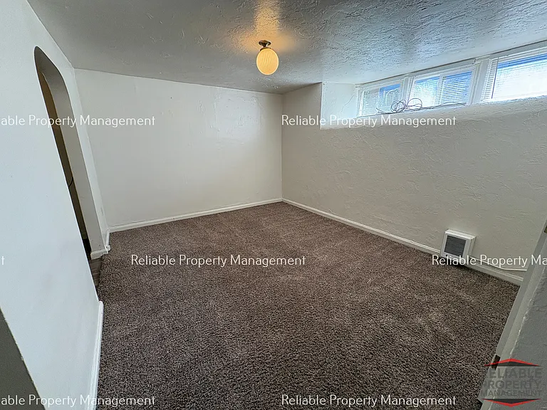 148 7th St #4 — Photo 3