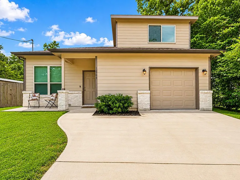 12789 Royal West Dr — Photo 4