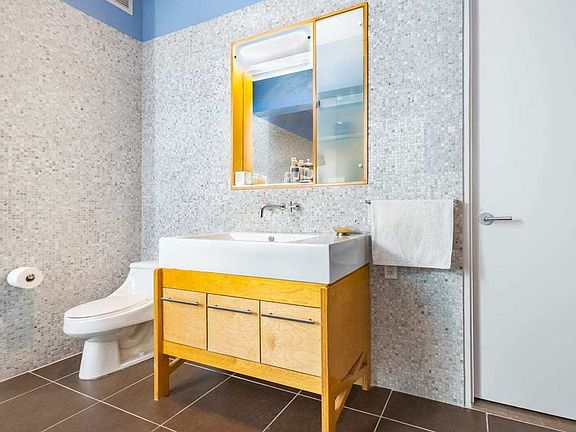 5th image of 2728 Thomson Ave Unit 225