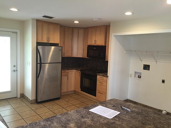 3rd image of 201 Oak Dr NE