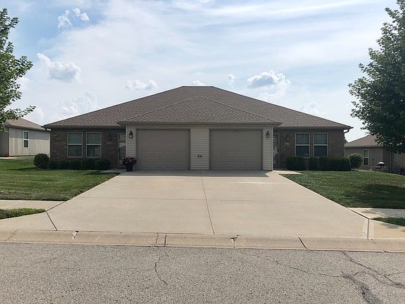 2nd image of 116 SE Rock Garden Ln