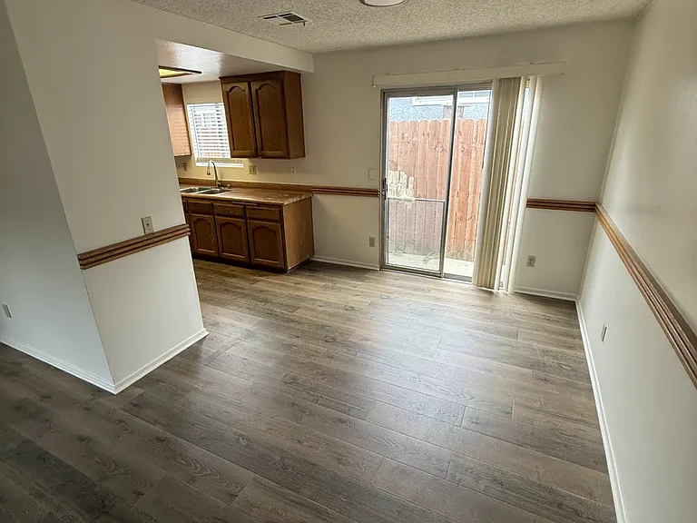 15252 Wallace Ave — Photo 7