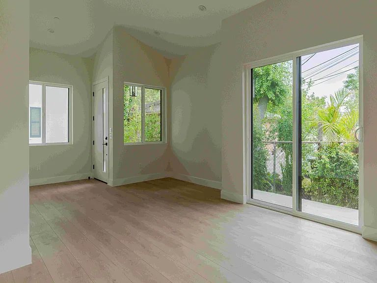 1215 N Verdugo Rd #E — Photo 16
