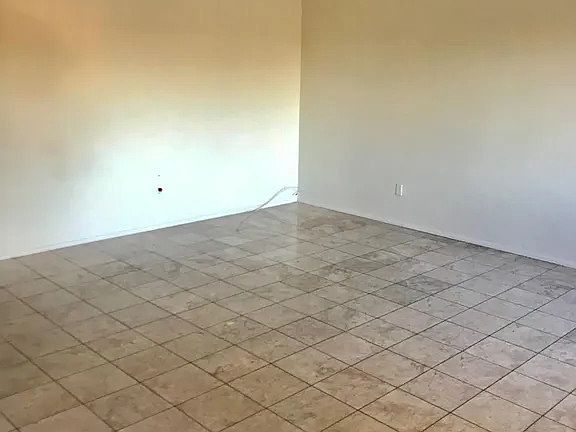 4th image of 2601 N Euclid Ave