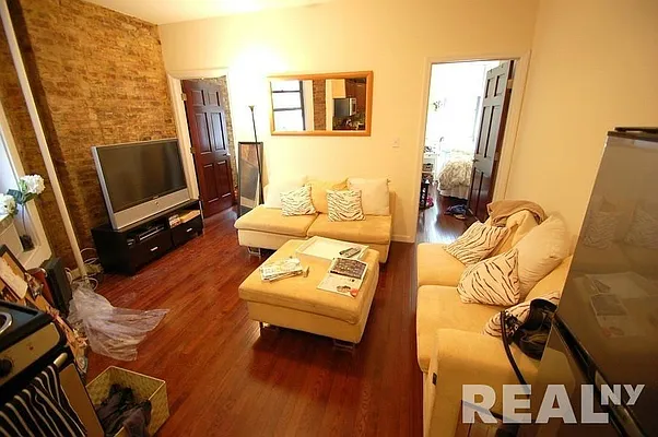 Rented by REAL New York | media 35