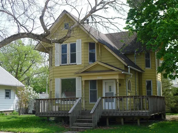 900 Spriggs St, Charles City, IA 50616