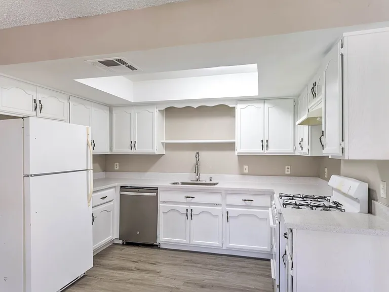 6647 W Tropicana Ave #102 — Photo 2