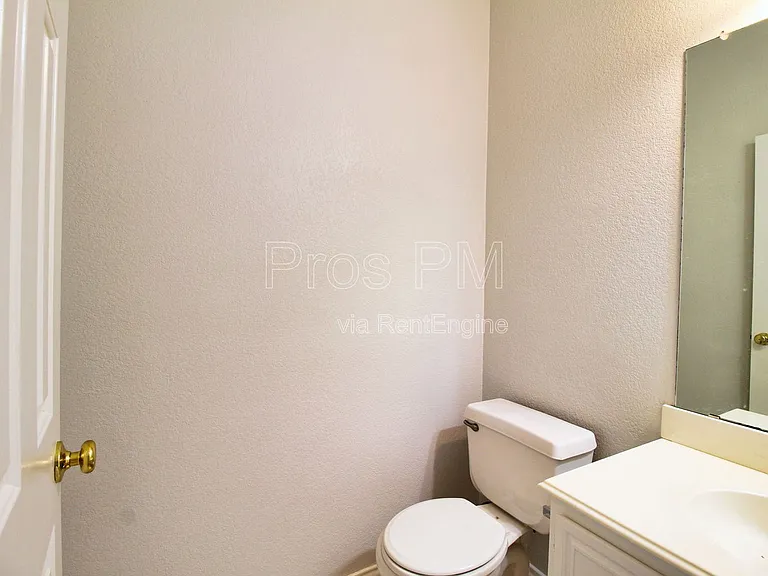 8435 Creekside Cir — Photo 23