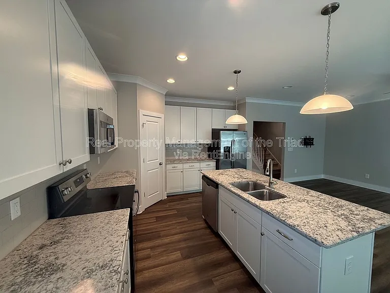 410 Salem Grace St — Photo 6