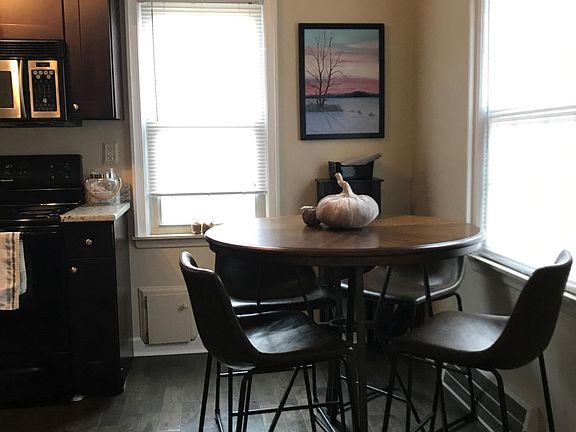 Dine-in kitchen
