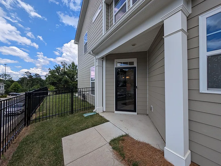 634 Cypress Glen Ln — Photo 3