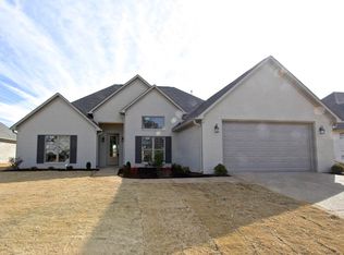 221 Greenhill Dr, Jackson, TN 38305