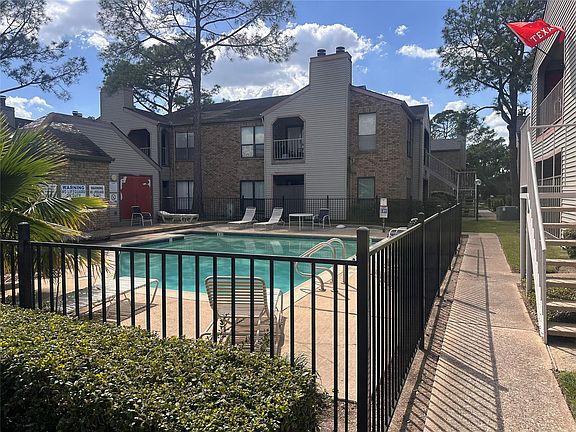 4th image of 2025 Augusta Dr APT 804