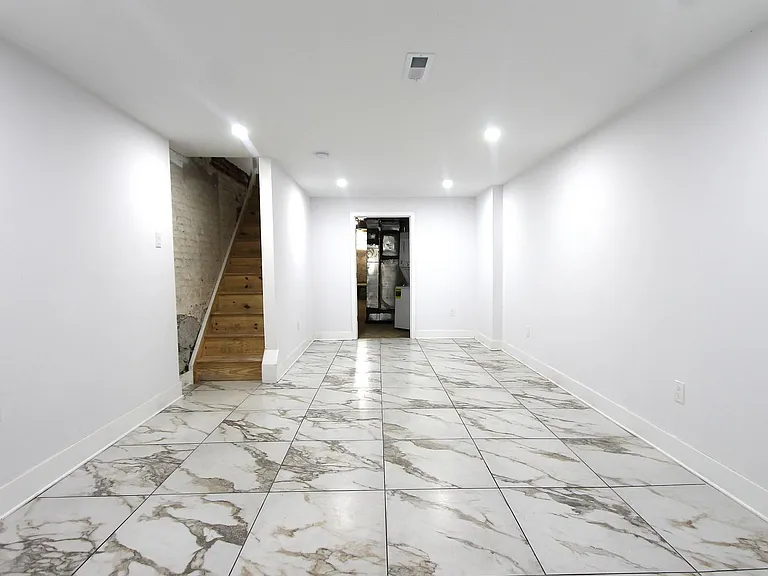 103 E Coulter St — Photo 37