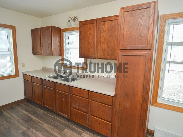 2305 University Ave — Photo 14