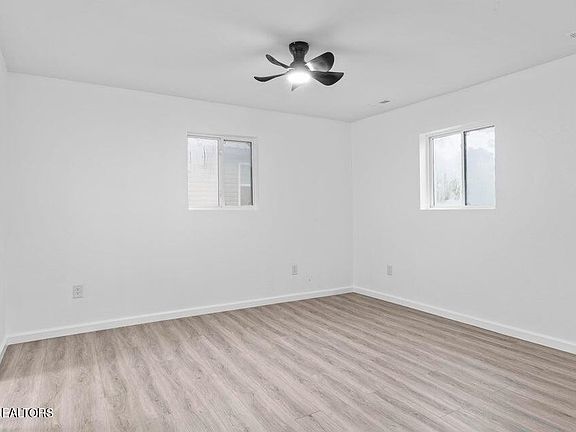 4th image of 39 Sunset Ave
