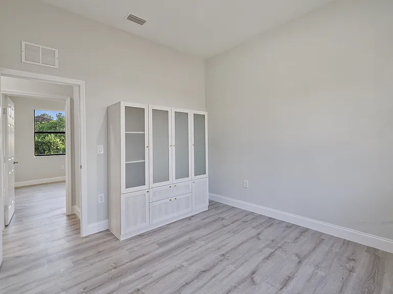 4703 Leonard Blvd S — Photo 17