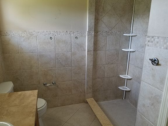 Master Tile Bath