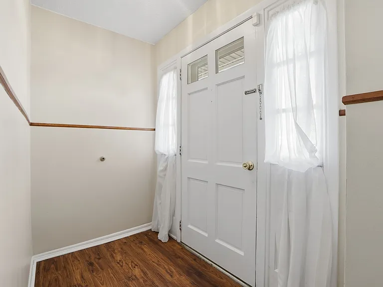 157 Harter Ave — Photo 2
