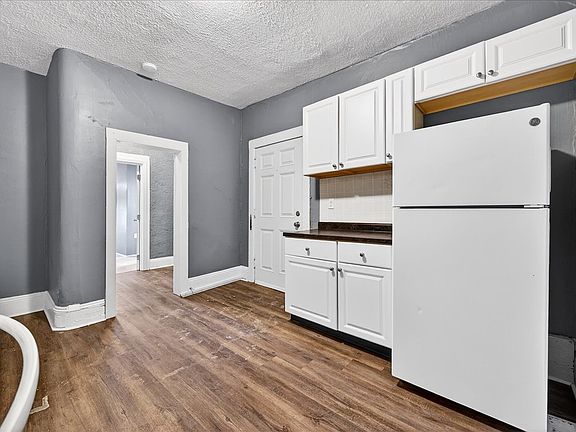 3rd image of 314 W Wood St