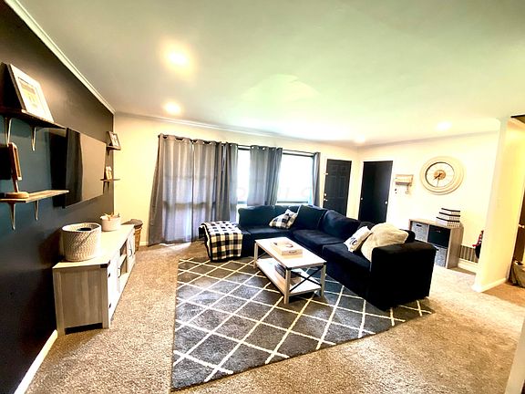 3rd image of 701 Meadow Dr
