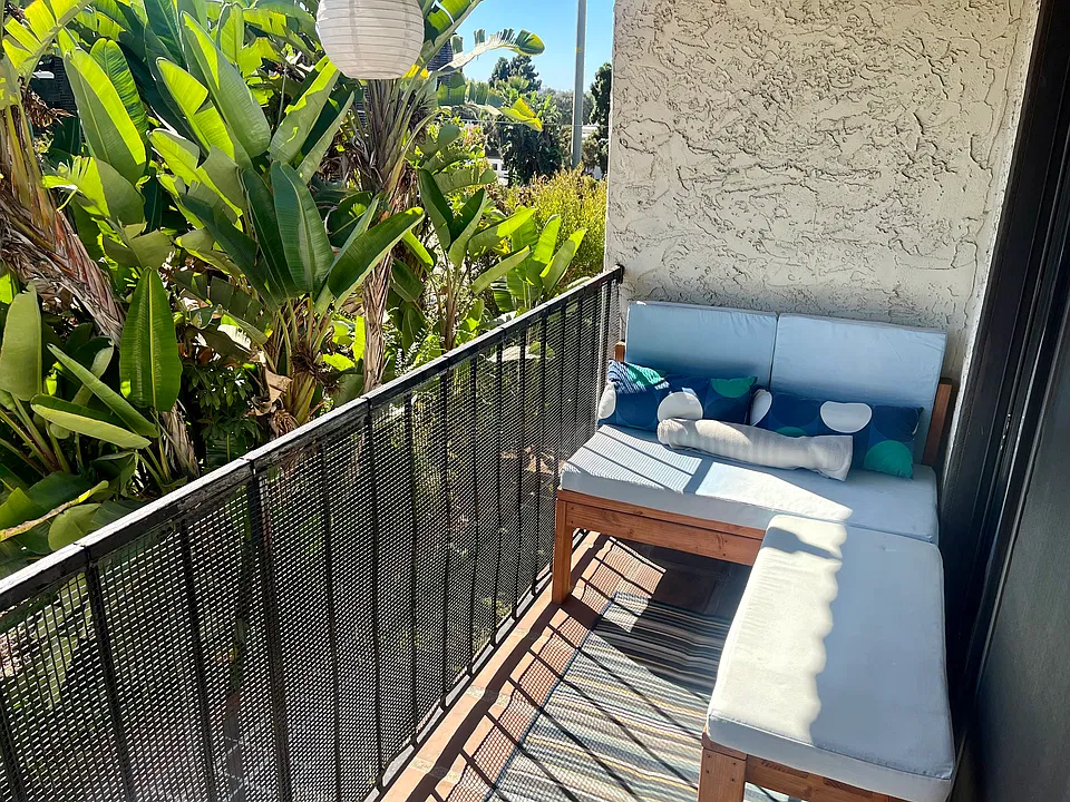 1092 Fresno St